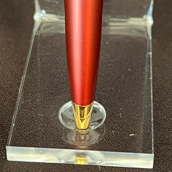 Parker IM Paler Inflection Ballpoint Pen, Twist Action – Red & Gold – Made in UK - Picture 3 of 5